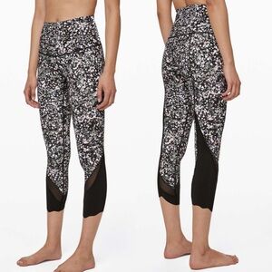 Lululemon Wunder Under Crop II *Roll Down Scallop Luxtreme 24" Floral Spritz